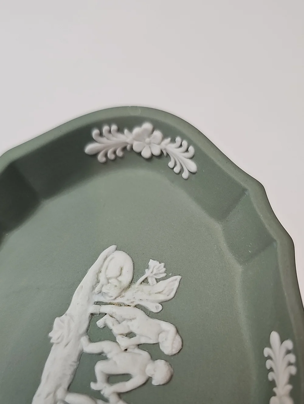 Vintage Wedgwood Cream Color On Celadon Green Jasperware Silver Tray - Cherubs